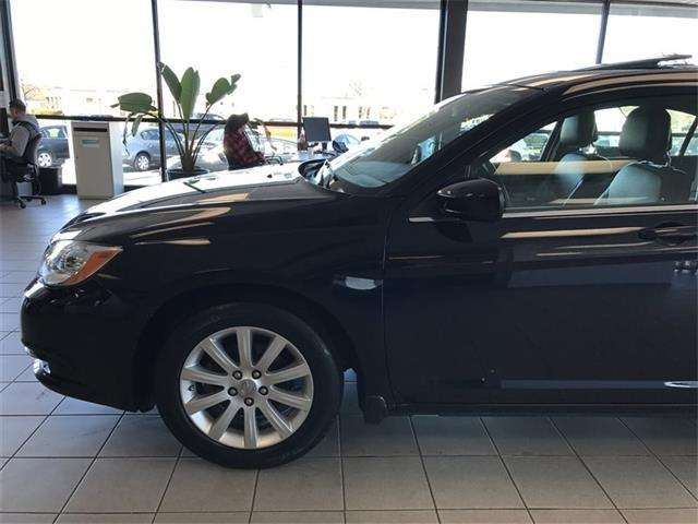 2012 Chrysler 200 Touring 4dr Sedan